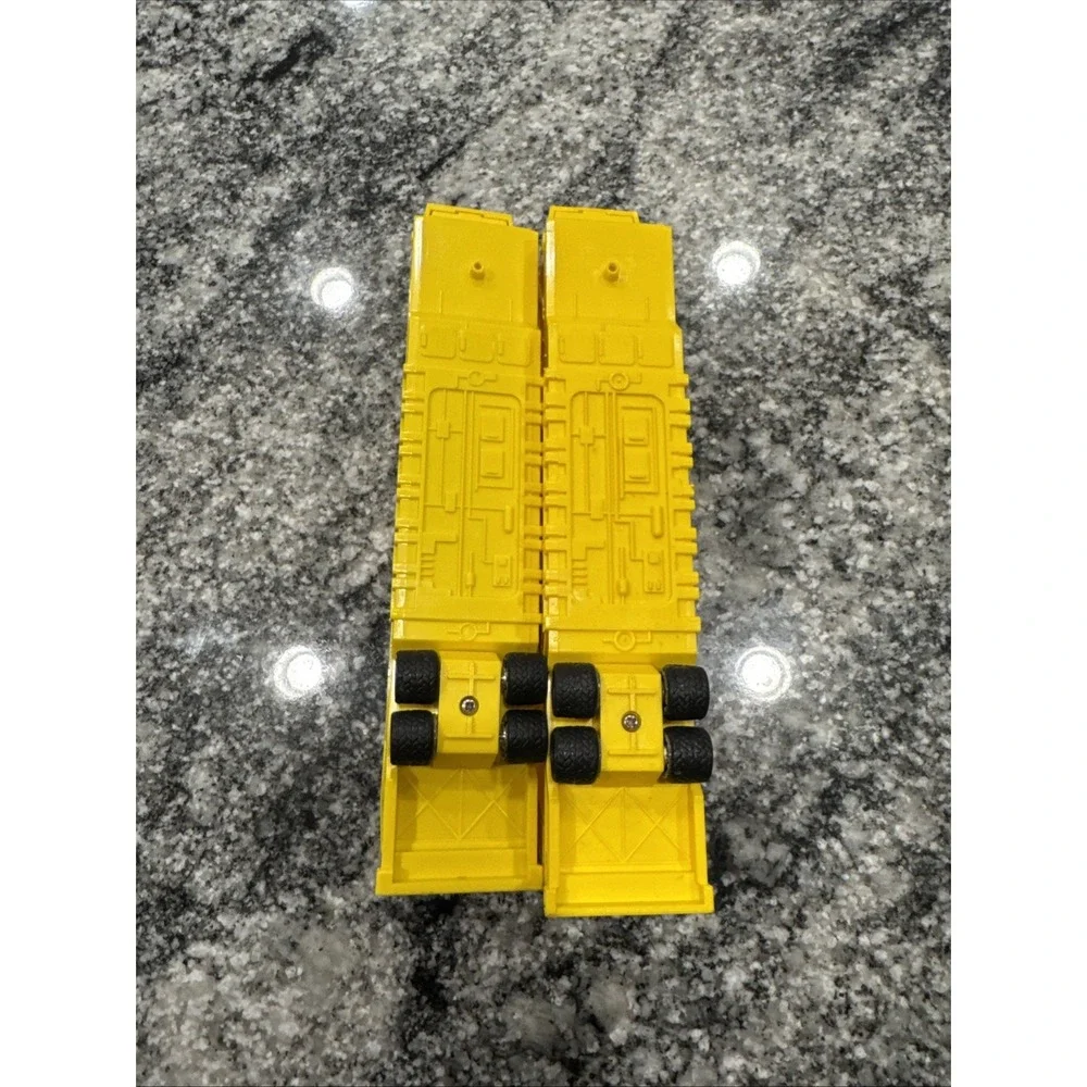 Galoob Micro‎ Machines 2 Big Rig Hauler Car Carrier Yellow Trailer Enclosed